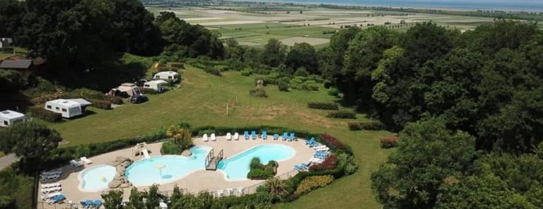 Camping au Mont-Saint-Michel : Pourquoi choisirl’exception du Balcon de la Baie à Saint-Marcan ?